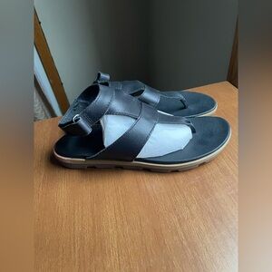 Sorel Size 9 Torpeda Ankle Strap Leather Sandals